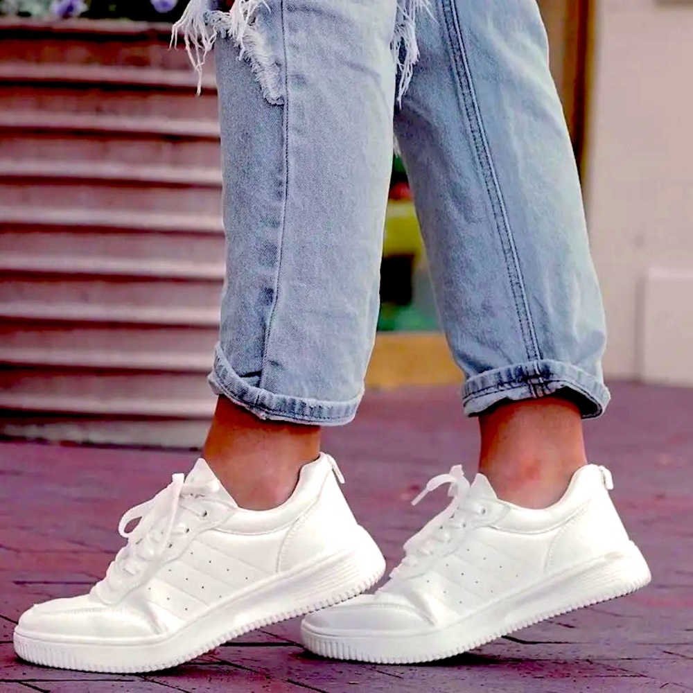 Womens super lightweight white sneakers